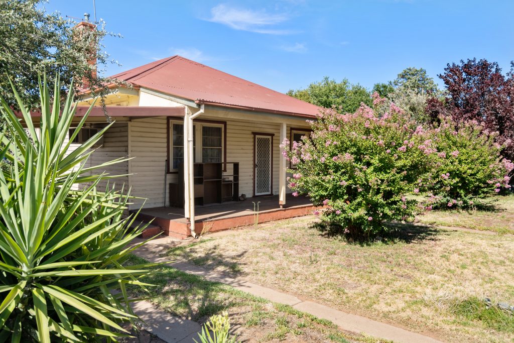 56 Twynam Street, Narrandera NSW 2700 - photo 2