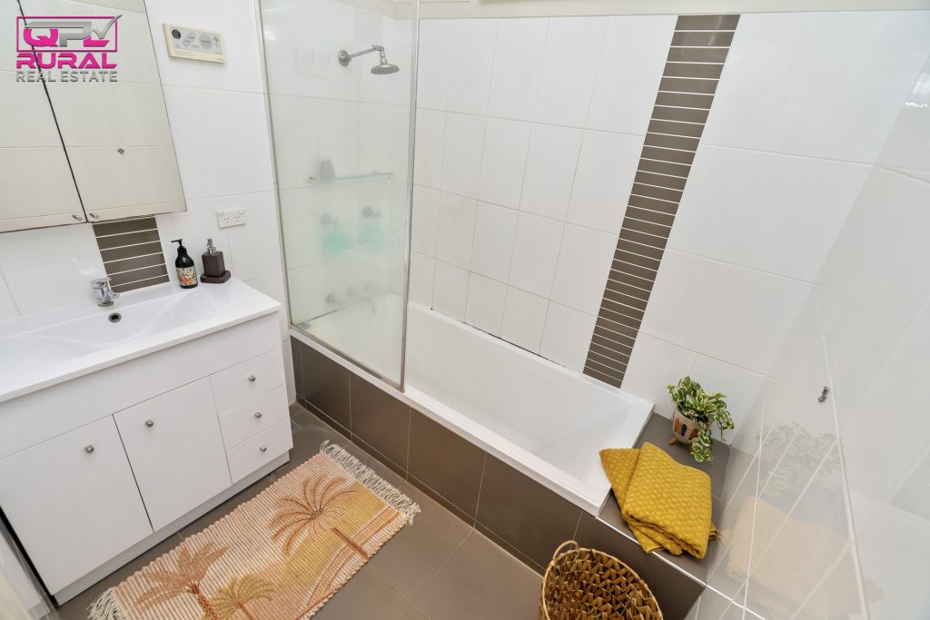 16 Roberts Street, Narrandera NSW 2700 - photo 11