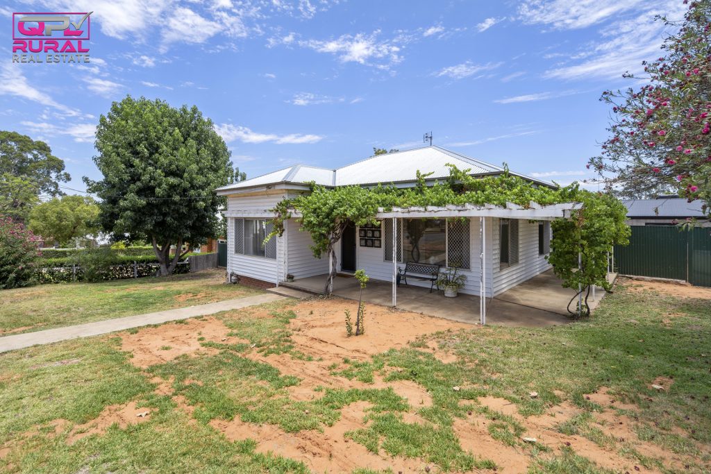 16 Roberts Street, Narrandera NSW 2700 - McGrath Riverina