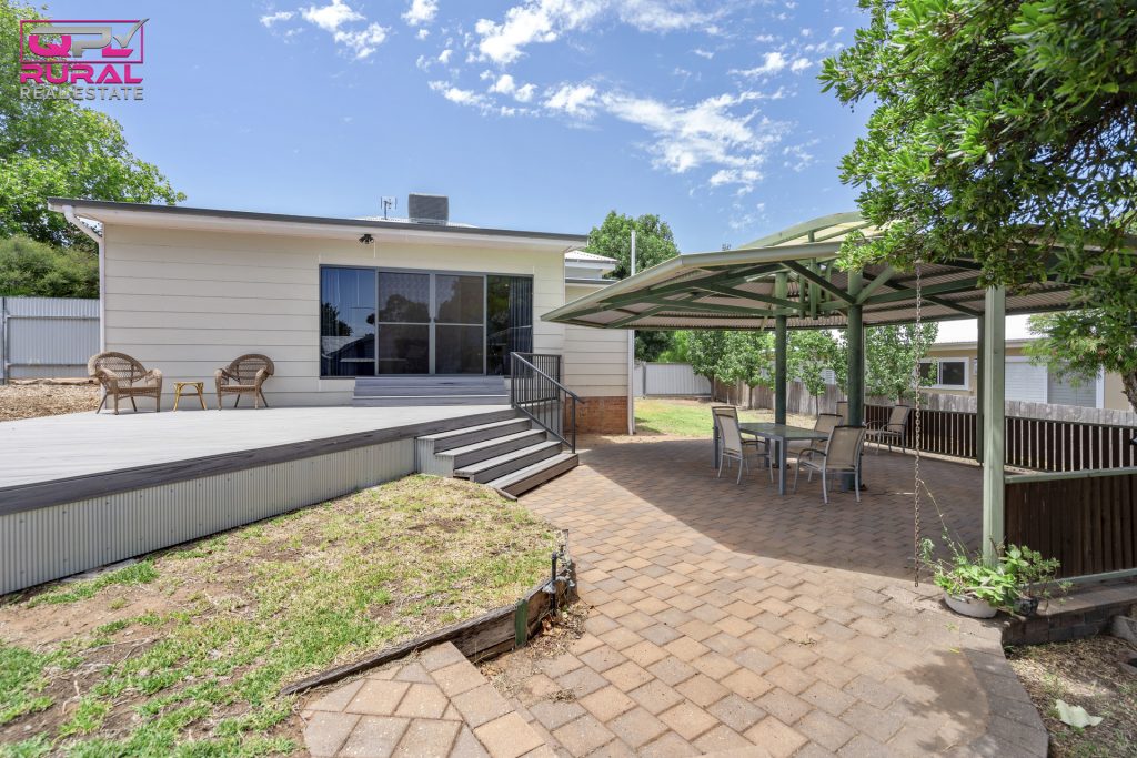 16 Roberts Street, Narrandera NSW 2700 - photo 15