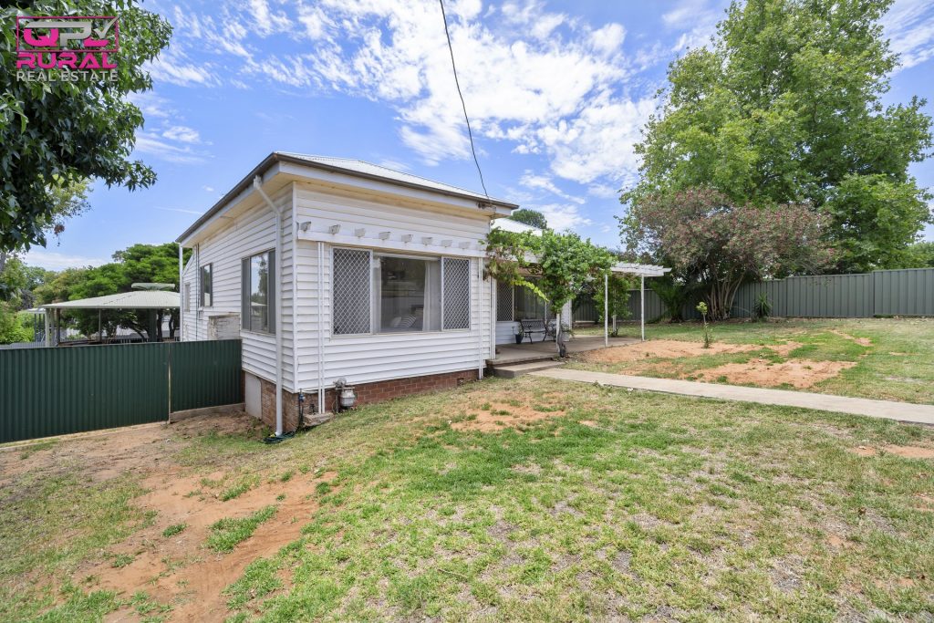 16 Roberts Street, Narrandera NSW 2700 - photo 17