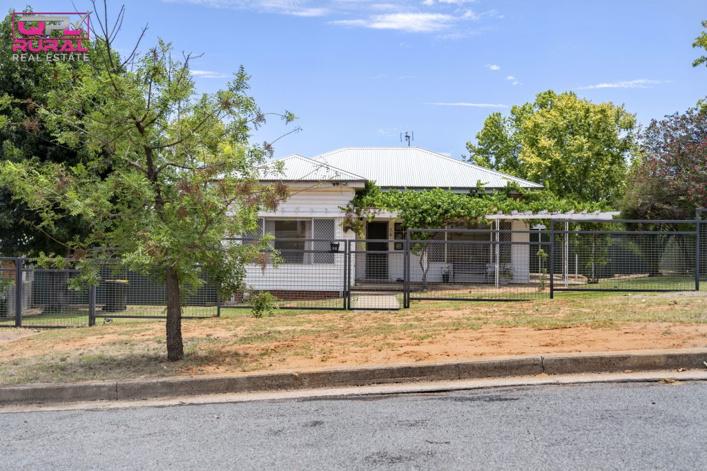 16 Roberts Street, Narrandera NSW 2700 - photo 20