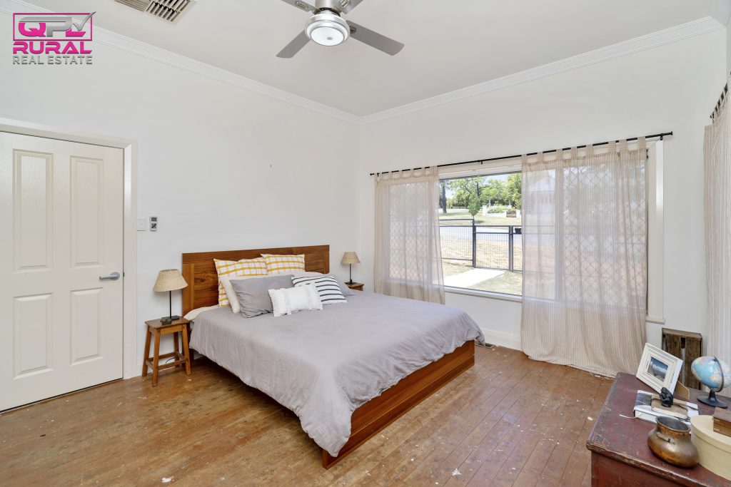 16 Roberts Street, Narrandera NSW 2700 - photo 8