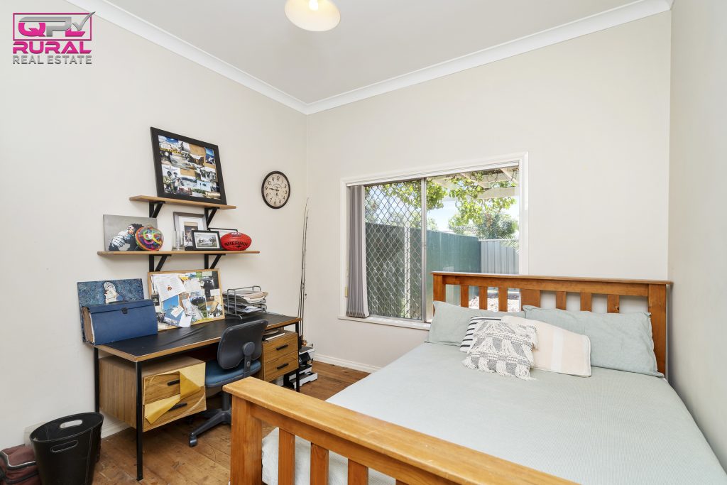16 Roberts Street, Narrandera NSW 2700 - photo 9