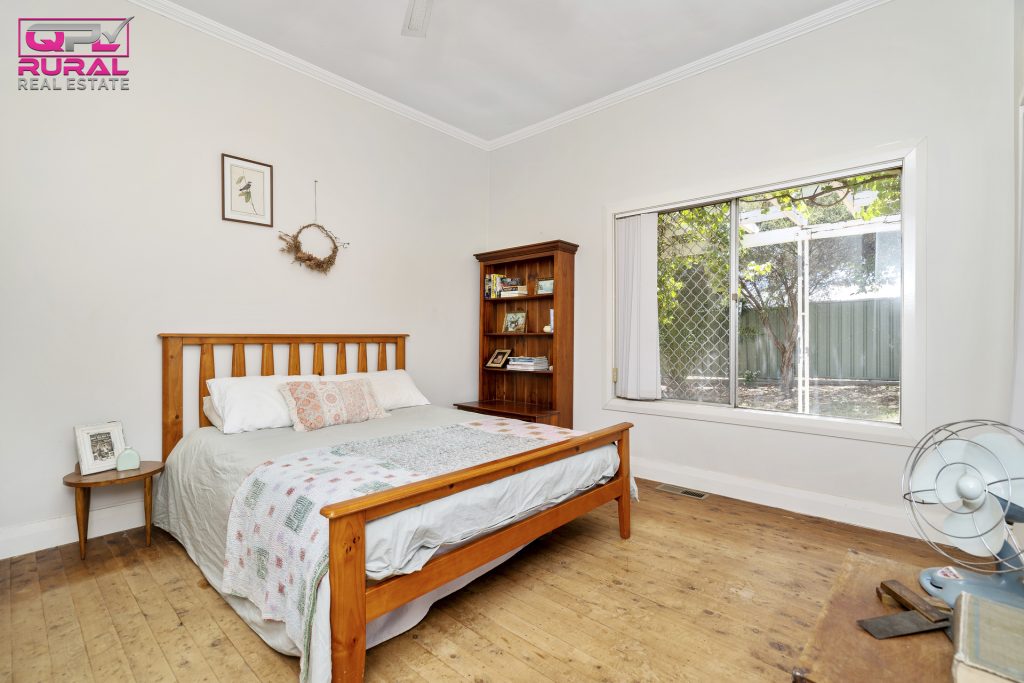 16 Roberts Street, Narrandera NSW 2700 - photo 10