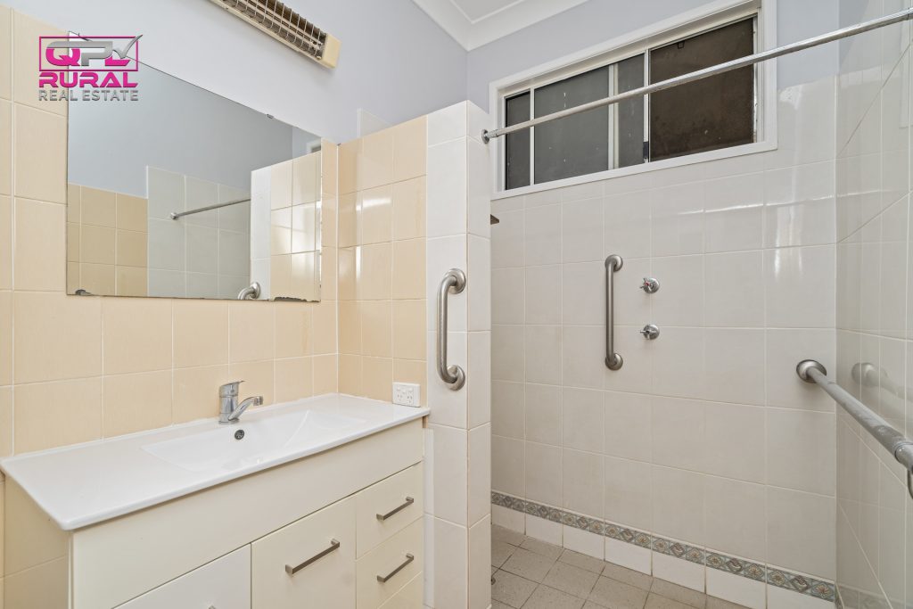 138 Kitchener Road, Temora NSW 2666 - photo 11