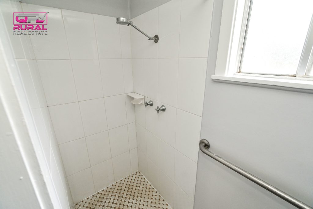 138 Kitchener Road, Temora NSW 2666 - photo 12