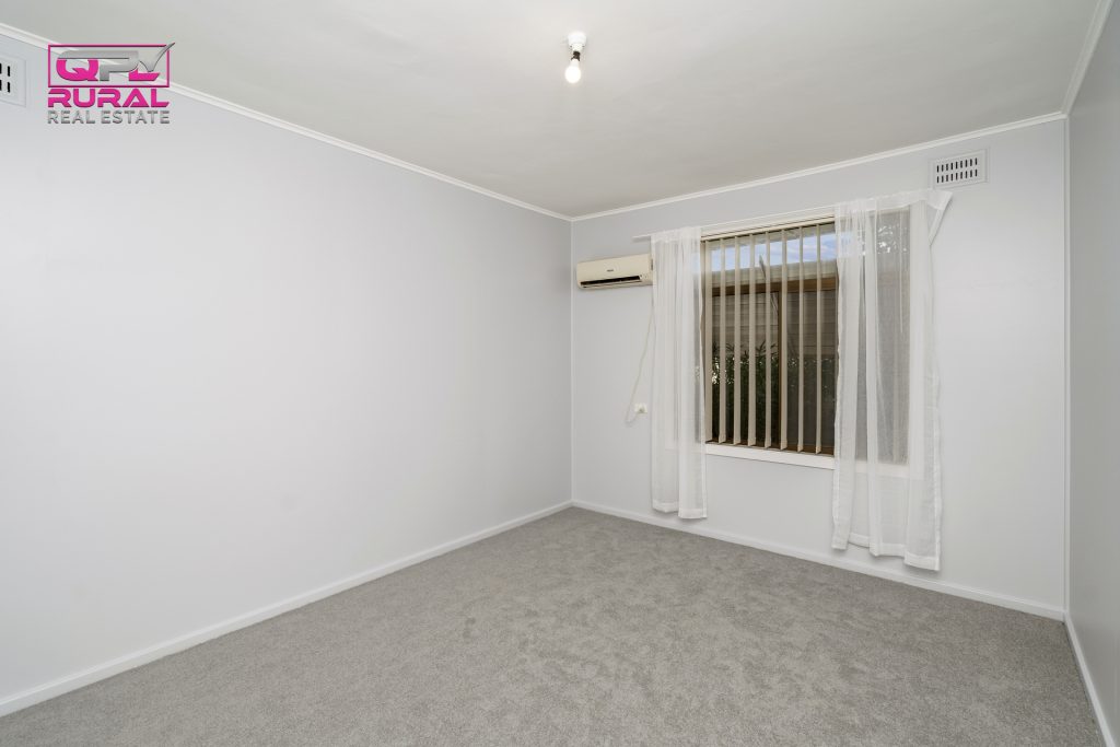 138 Kitchener Road, Temora NSW 2666 - photo 6