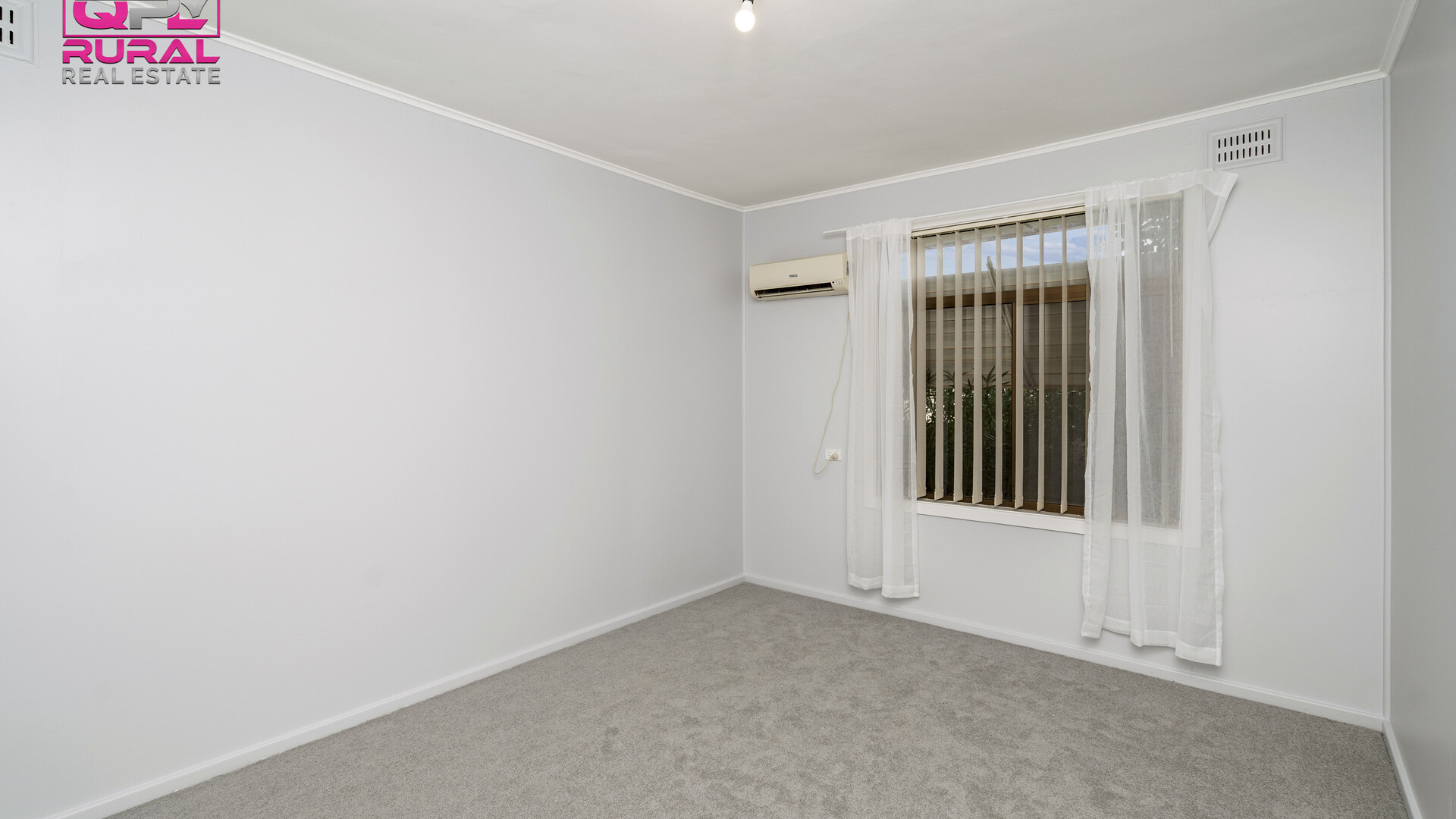 138 Kitchener Road, Temora NSW 2666 - photo 6