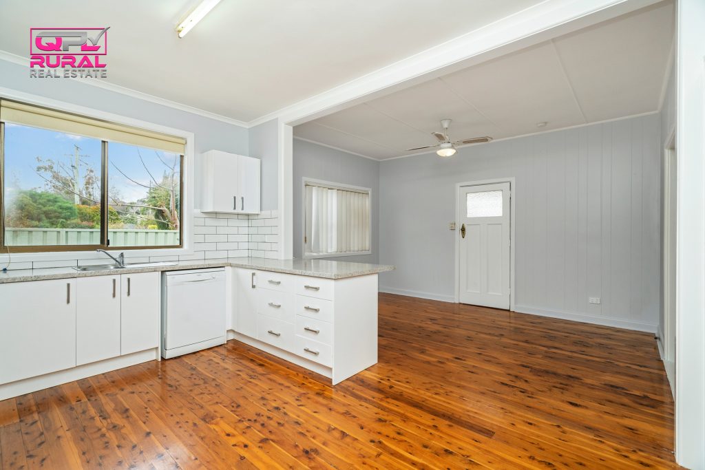 138 Kitchener Road, Temora NSW 2666 - photo 9