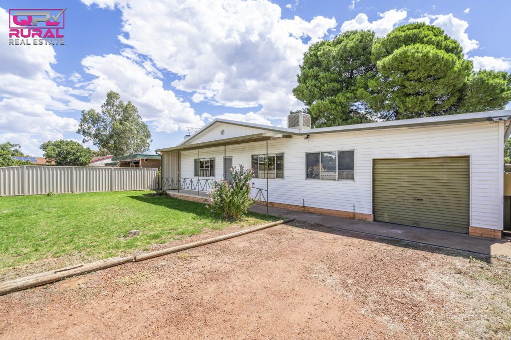 41 Gossamer Street, Leeton NSW 2705 - photo 3