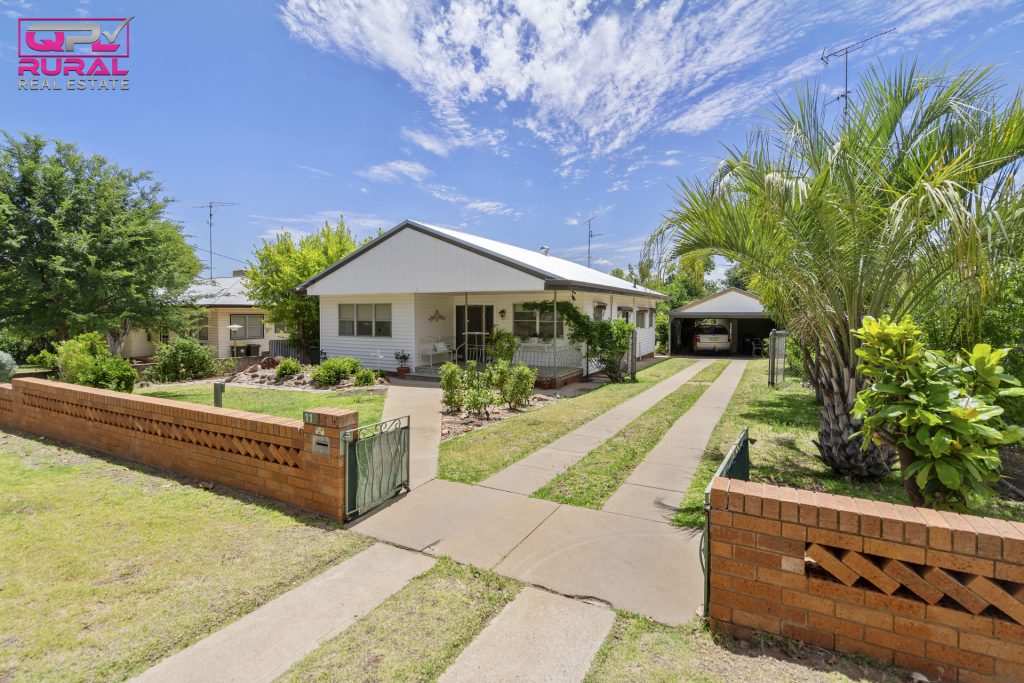 11 Larmer Street, Narrandera NSW 2700 - photo 2