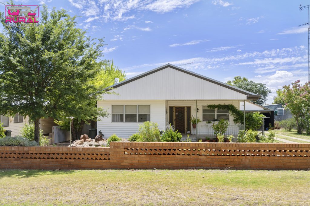 11 Larmer Street, Narrandera NSW 2700 - McGrath Riverina