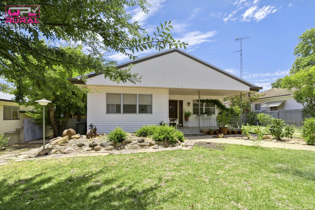 11 Larmer Street, Narrandera NSW 2700 - photo 16