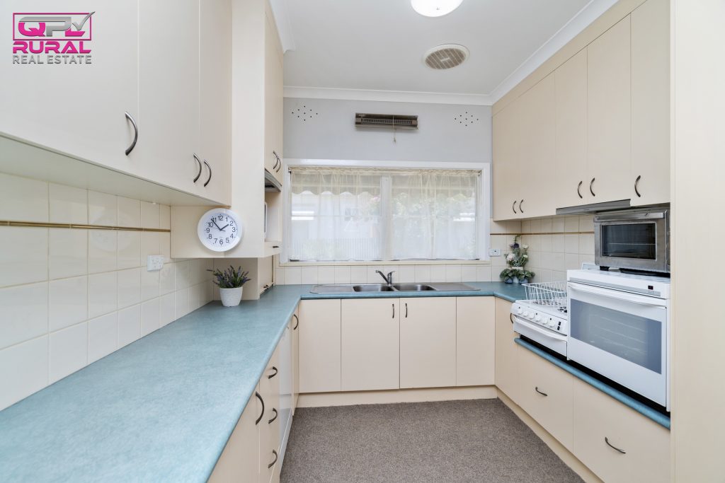 11 Larmer Street, Narrandera NSW 2700 - photo 3