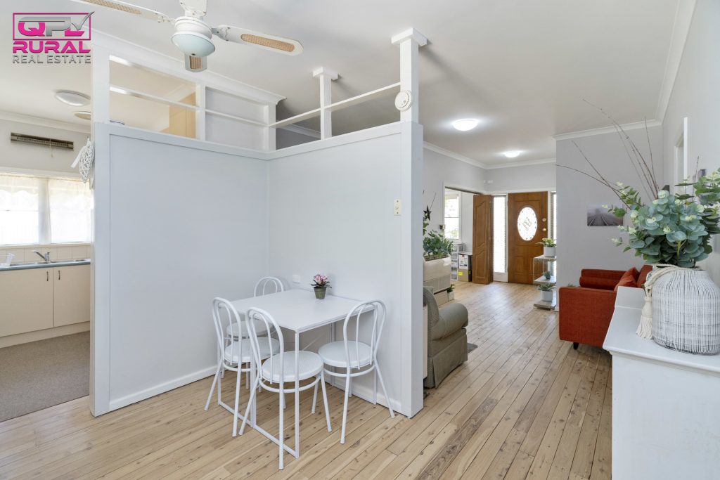 11 Larmer Street, Narrandera NSW 2700 - photo 5
