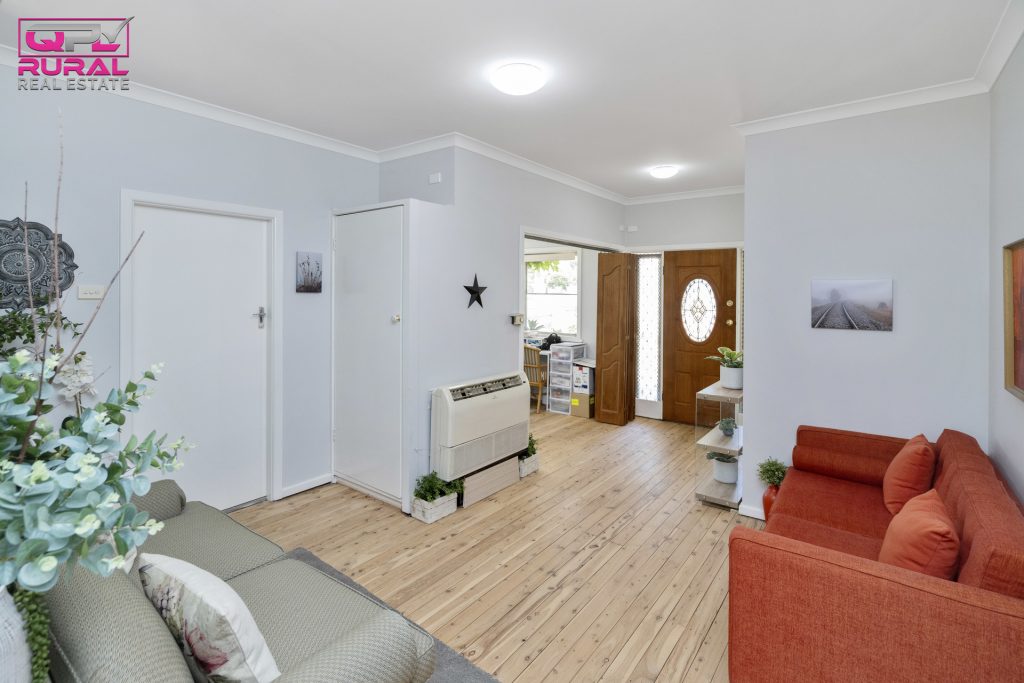 11 Larmer Street, Narrandera NSW 2700 - photo 8