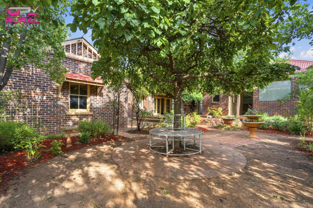 109 Victoria Street, Temora NSW 2666 - photo 2