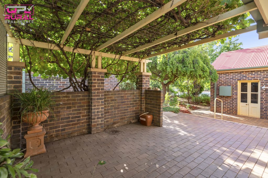 109 Victoria Street, Temora NSW 2666 - photo 16
