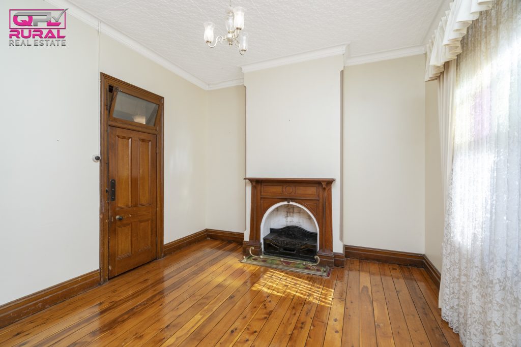 109 Victoria Street, Temora NSW 2666 - photo 3