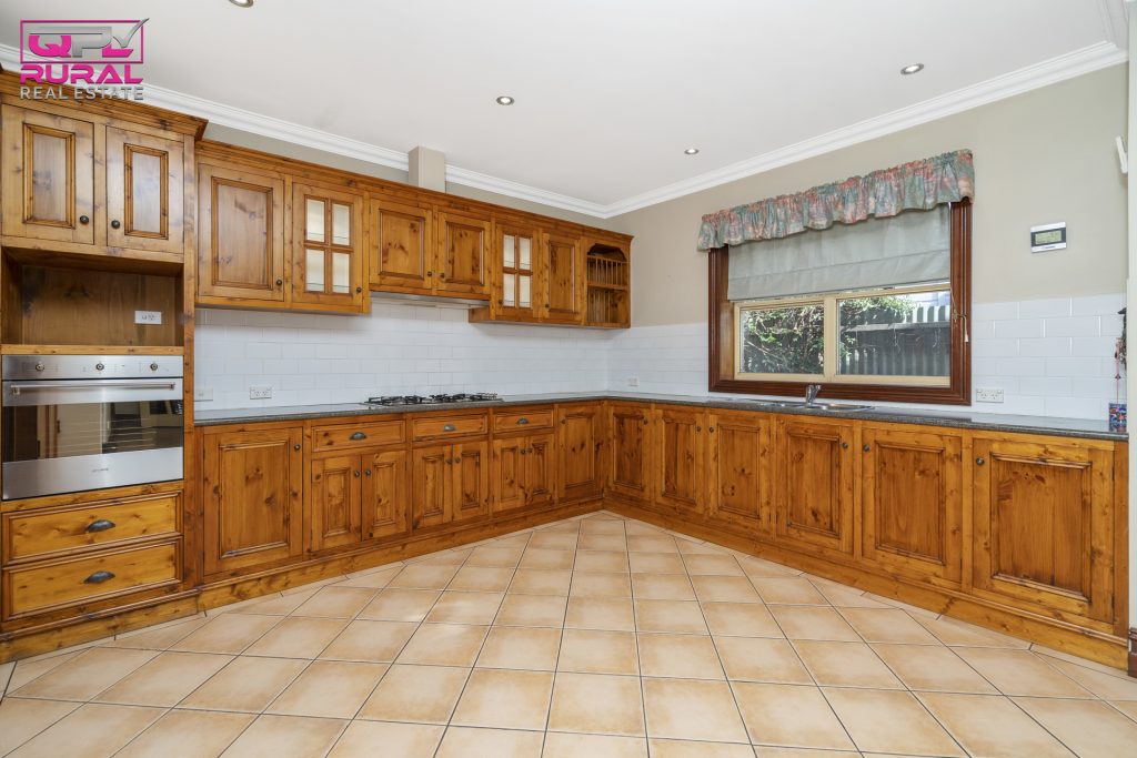 109 Victoria Street, Temora NSW 2666 - photo 9