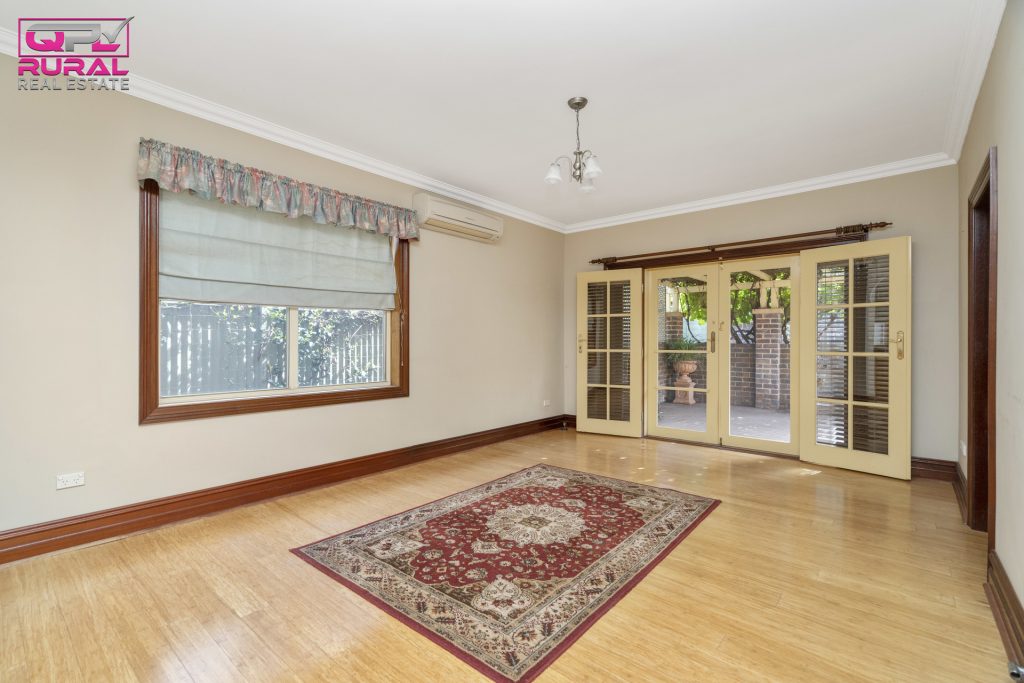 109 Victoria Street, Temora NSW 2666 - photo 10