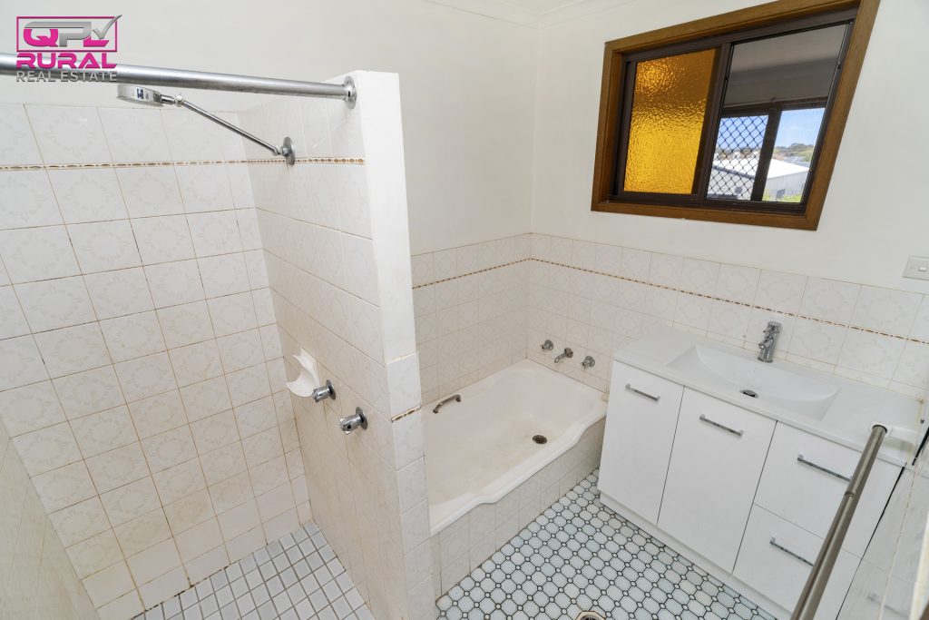 186 Loftus Street, Temora NSW 2666 - photo 18