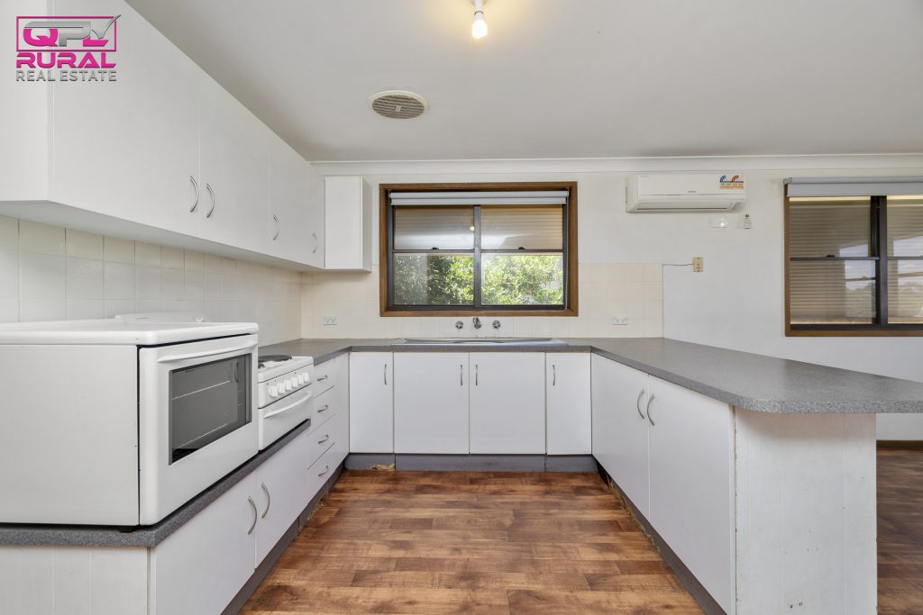 186 Loftus Street, Temora NSW 2666 - photo 3