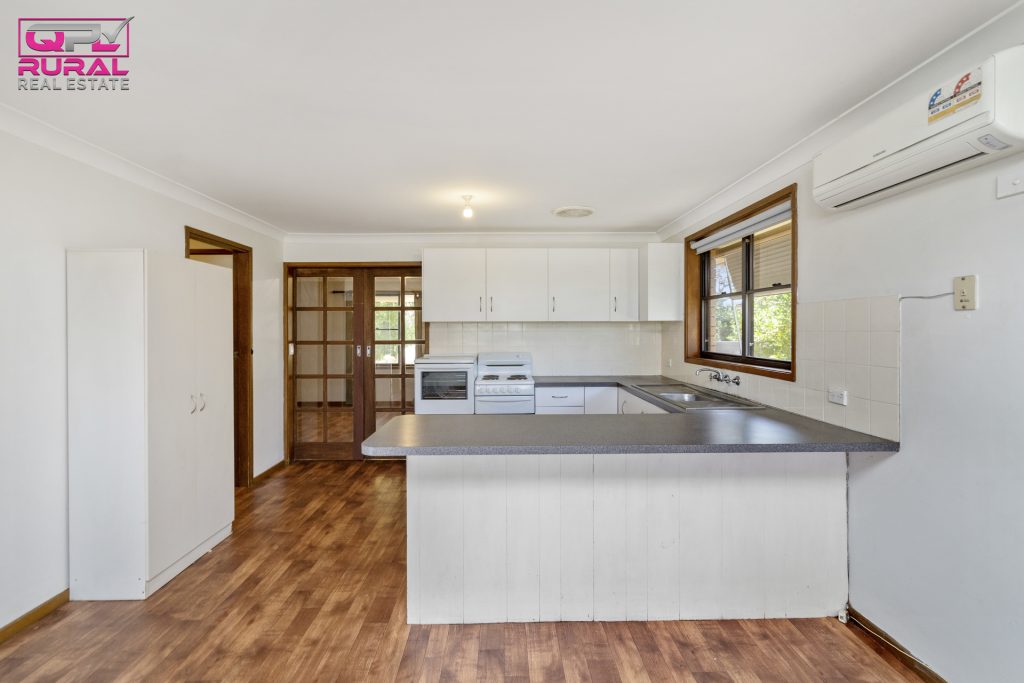 186 Loftus Street, Temora NSW 2666 - photo 4