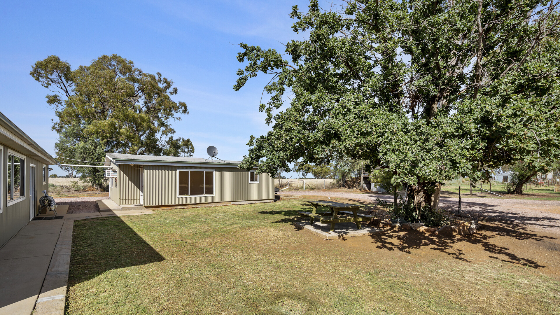 225 McNeil Road, Leeton NSW 2705 - photo 18
