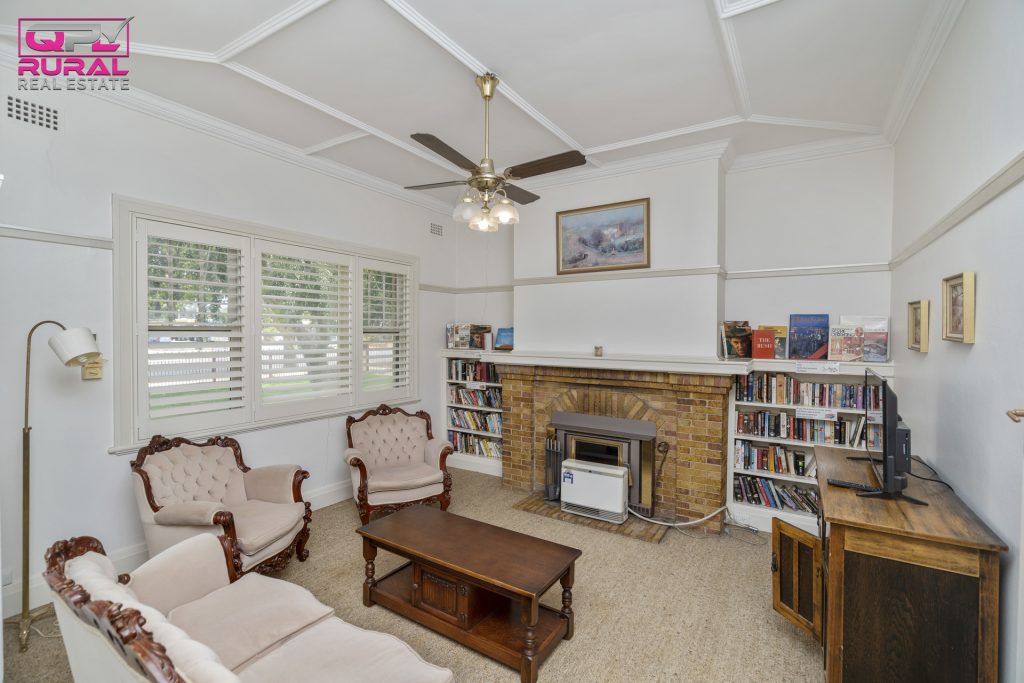 27 Twynam Street, Narrandera NSW 2700 - photo 4