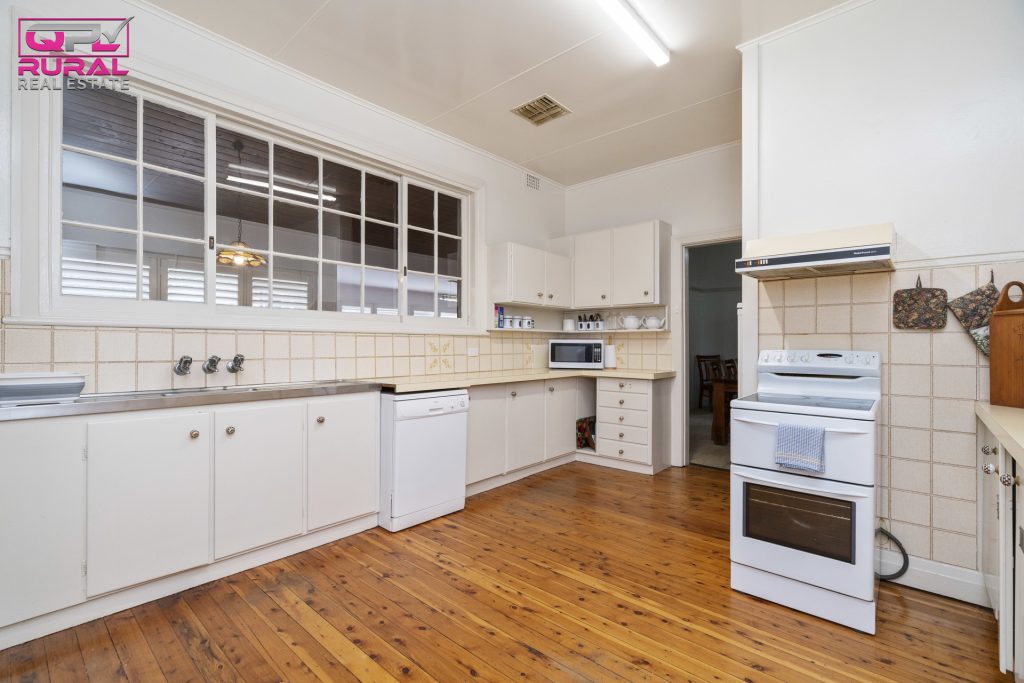 27 Twynam Street, Narrandera NSW 2700 - photo 6