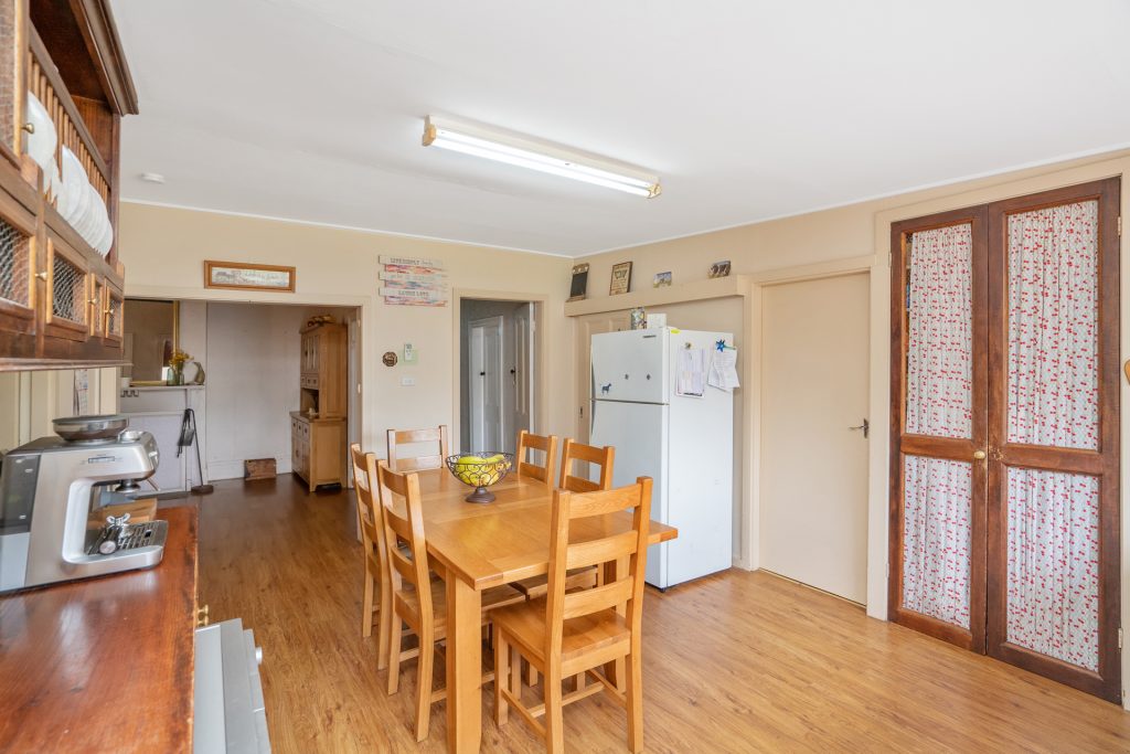 113 Larmer Street, Narrandera NSW 2700 - photo 5