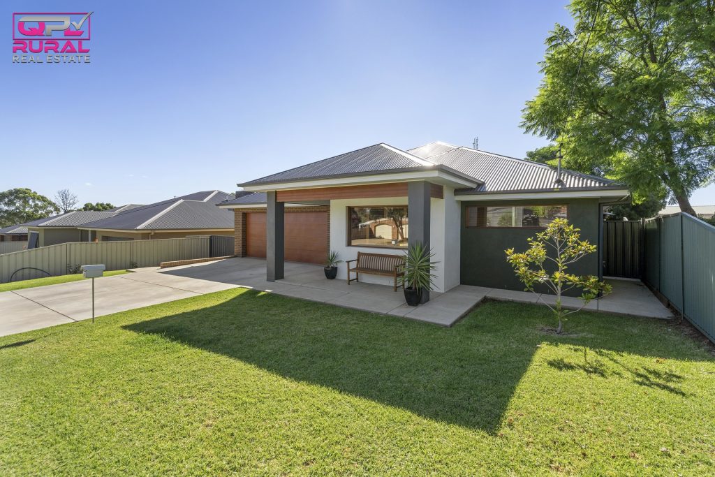9 Joffre Street, Temora NSW 2666 - photo 2