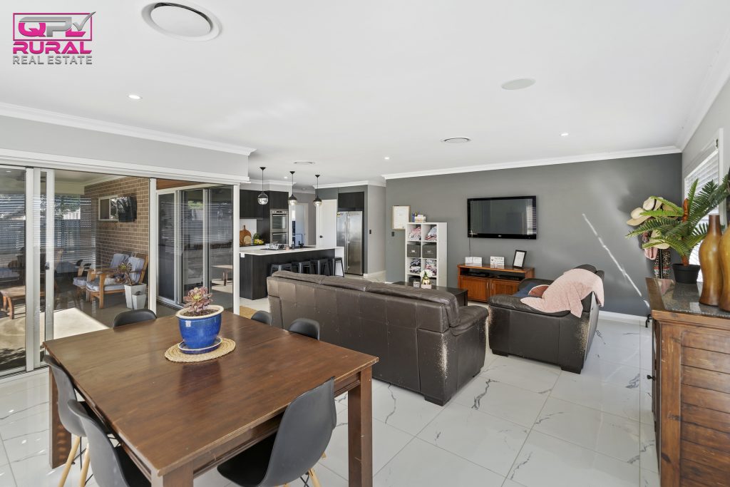 9 Joffre Street, Temora NSW 2666 - photo 4