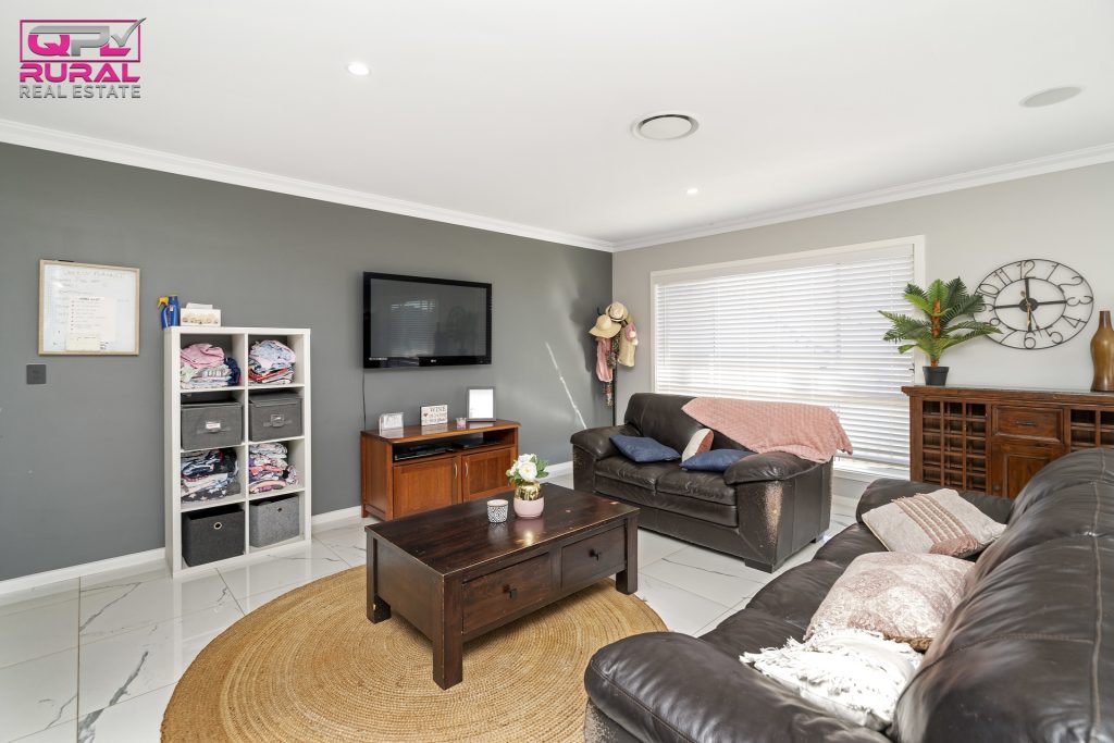 9 Joffre Street, Temora NSW 2666 - photo 10