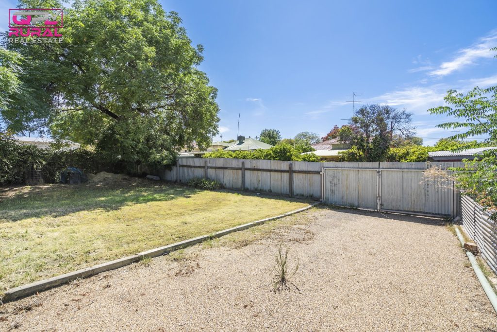 33 Arthur Street, Narrandera NSW 2700 - photo 16