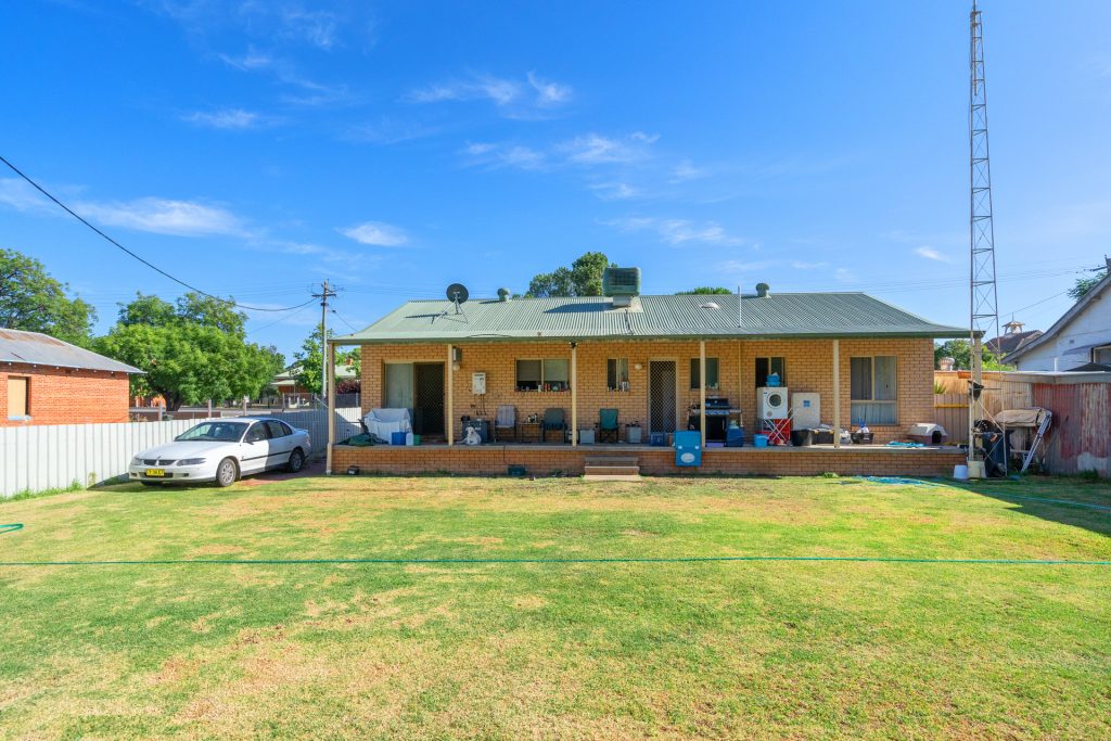 142 Larmer Street, Narrandera NSW 2700 - photo 11