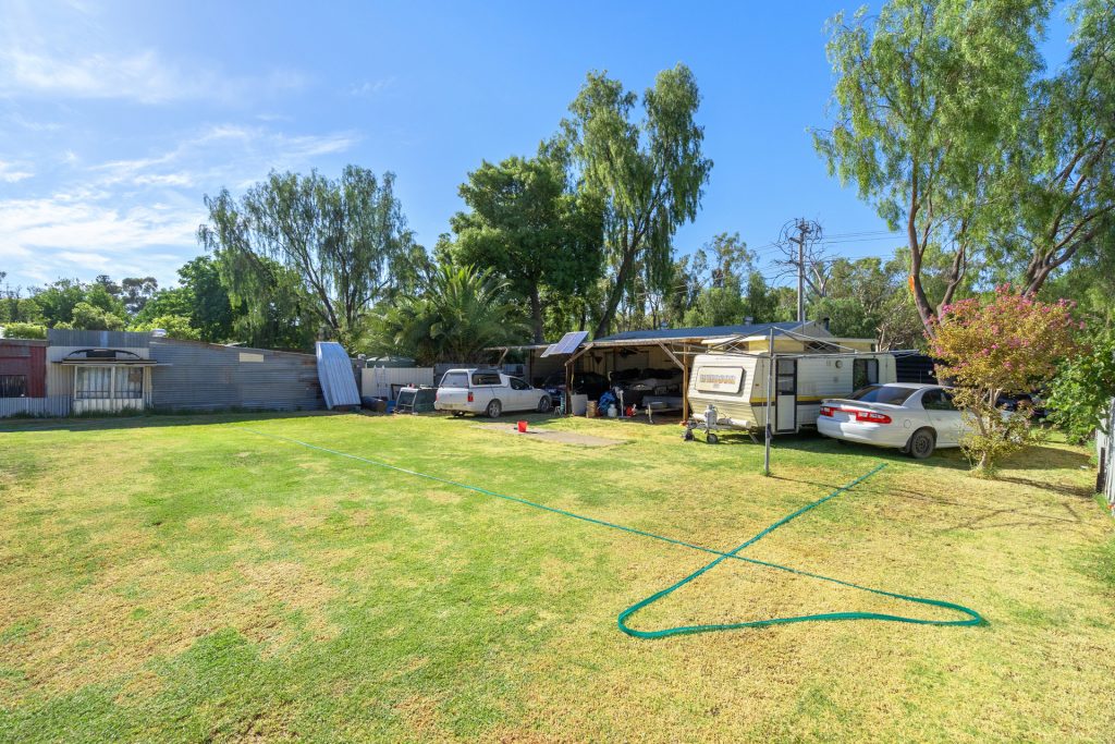 142 Larmer Street, Narrandera NSW 2700 - photo 12