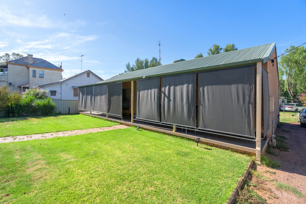 142 Larmer Street, Narrandera NSW 2700 - photo 3