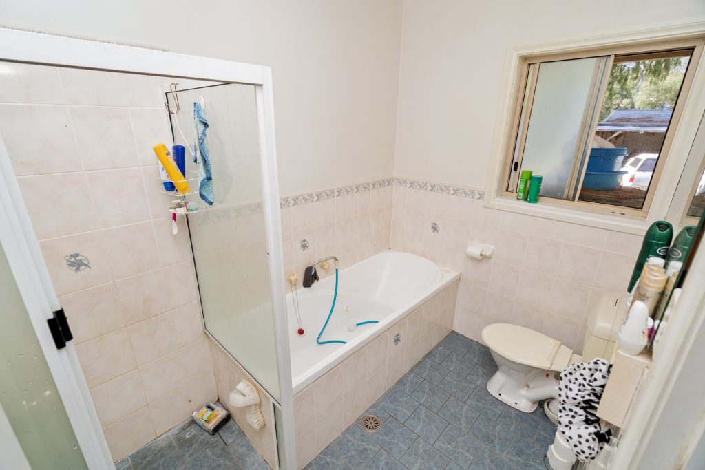 142 Larmer Street, Narrandera NSW 2700 - photo 10