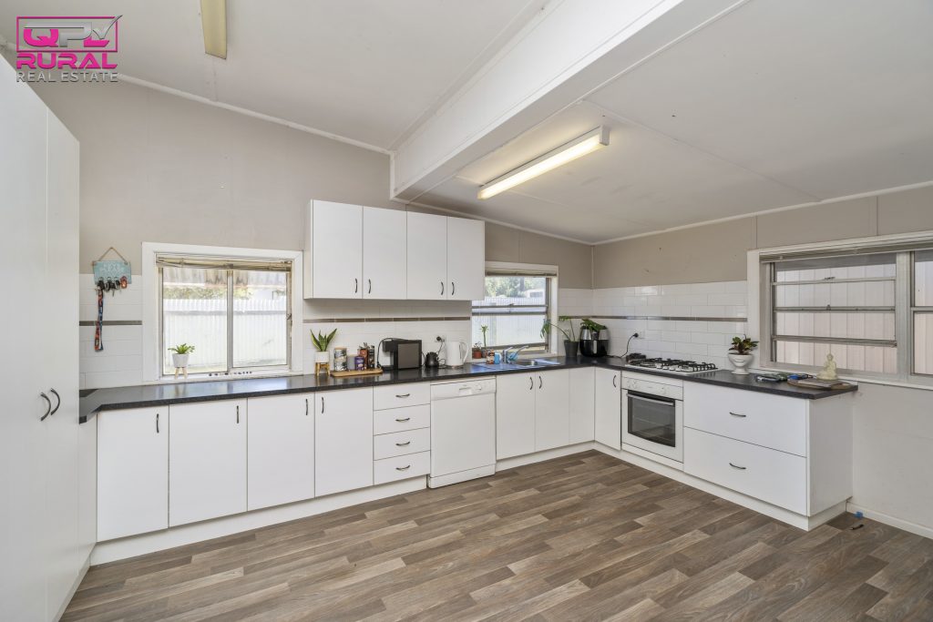 19 Chantilly Street, Narrandera NSW 2700 - photo 2