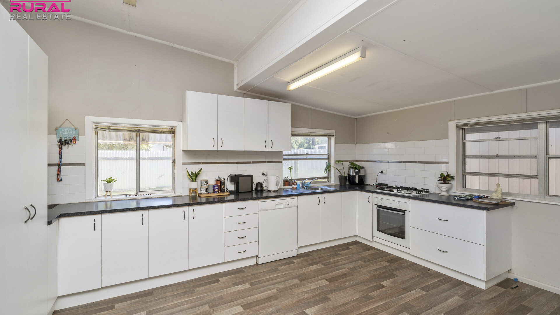 19 Chantilly Street, Narrandera NSW 2700 - photo 2