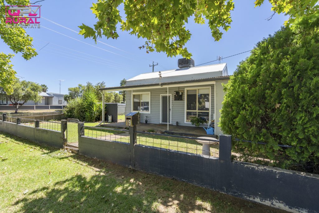 19 Chantilly Street, Narrandera NSW 2700 - McGrath Riverina