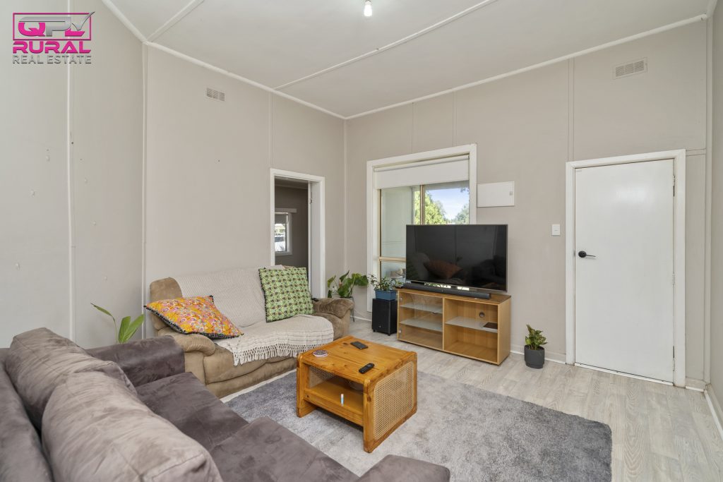 19 Chantilly Street, Narrandera NSW 2700 - photo 5