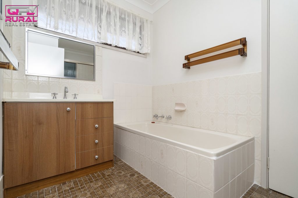 10 Japonica Place, Narrandera NSW 2700 - photo 13