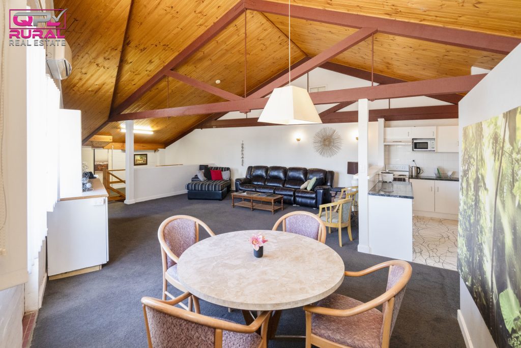 158 Green Street, Lockhart NSW 2656 - photo 9