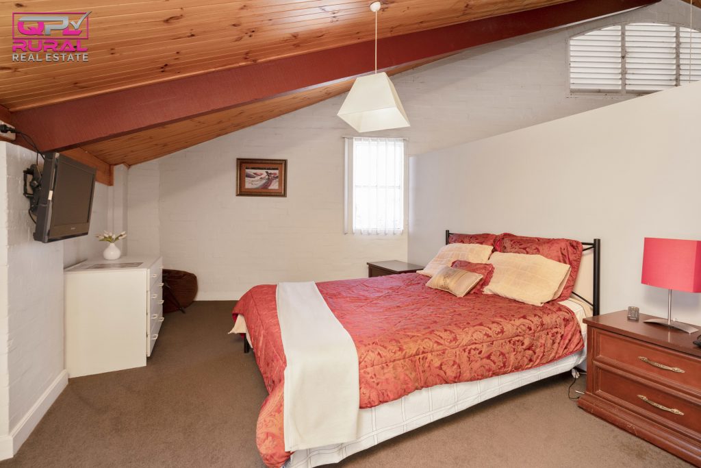 158 Green Street, Lockhart NSW 2656 - photo 10