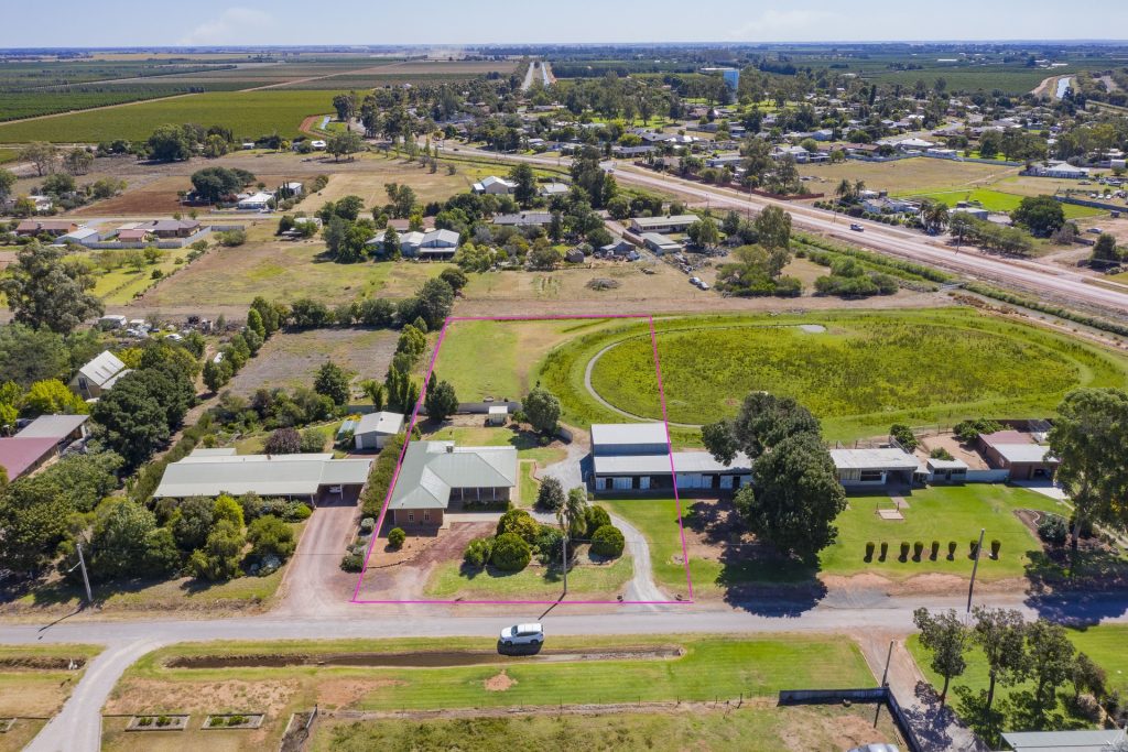 8 Argyle Street, Leeton NSW 2705 - photo 2