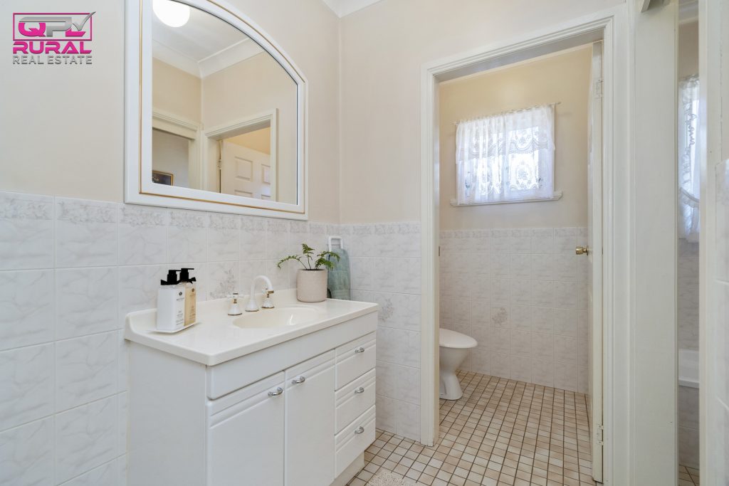 8 Argyle Street, Leeton NSW 2705 - photo 13